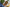 Spinaci, lenticchie, mandorle e banana accanto a un bicchiere d’acqua